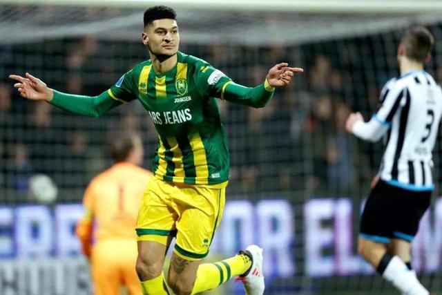 罗伯逊：每场比赛斯洛特都会改变球员职责